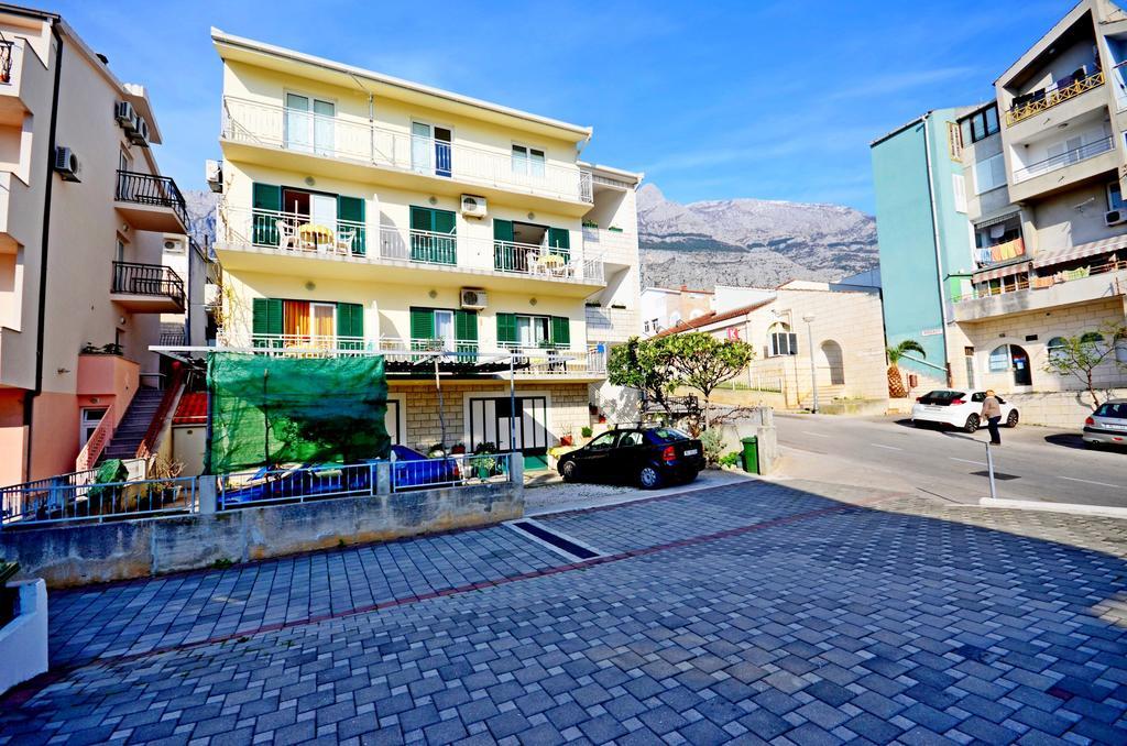 Apartments Mario With Private Parking Makarska Exterior photo