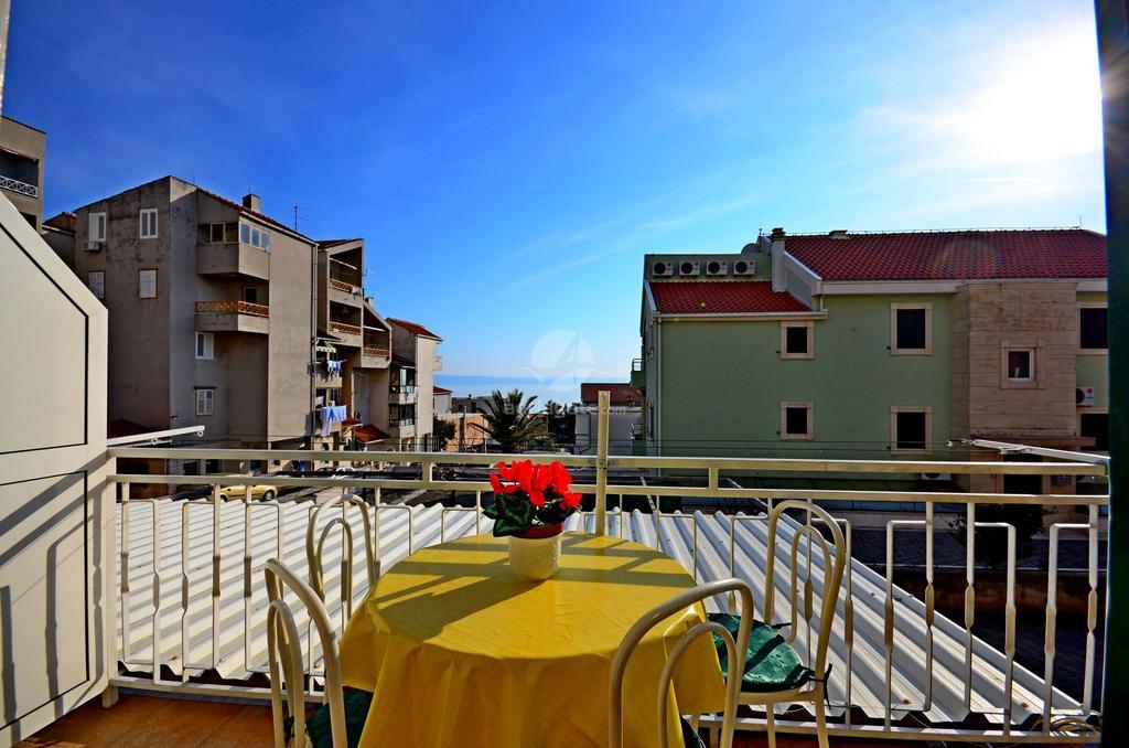Apartments Mario With Private Parking Makarska Room photo