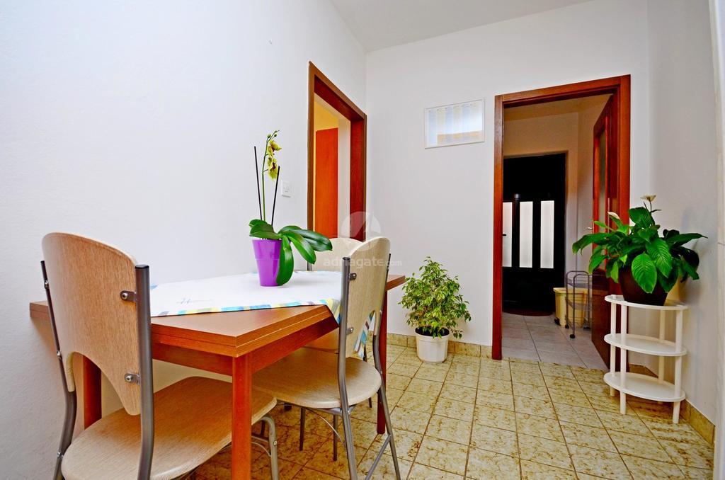 Apartments Mario With Private Parking Makarska Room photo